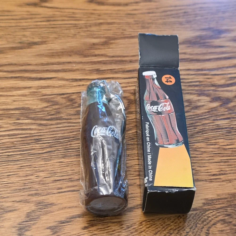Vintage 1999 Coca-Cola Contour Bottle Keychain Flashlight New in Box Collectible